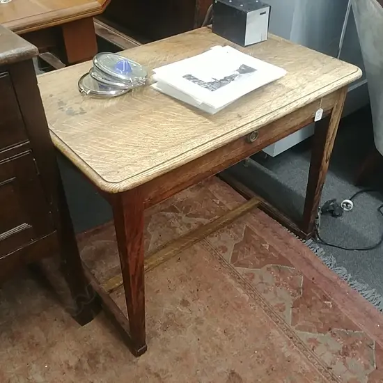 OAK SIDE TABLE WITH DRAWER