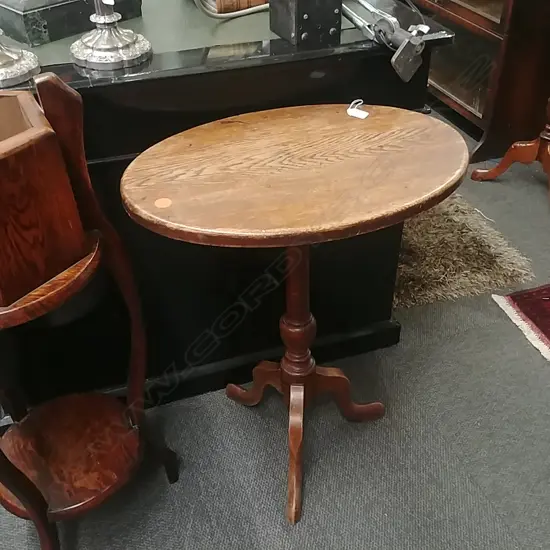 OAK OVAL SIDE TABLE