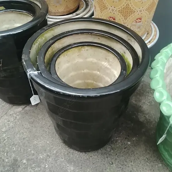 3 GRADUATED BLACK PLANT POTS