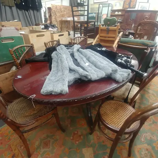 OVAL MAHOGANY DINING TABLE