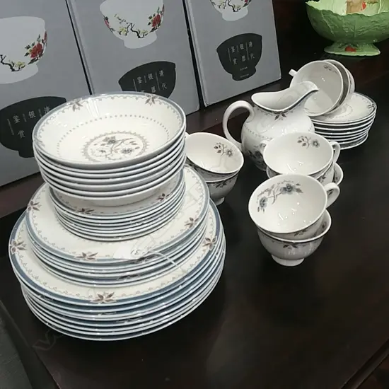 R/DOULTON OLD COLONY DINNER WARE
