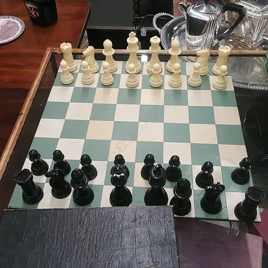 CHESS SET + BOARD