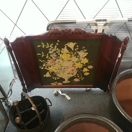 MAHOGANY TAPESTRY FIRE SCREEN