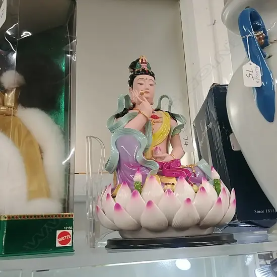 SEATED BUDDHA ORNAMENT 