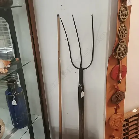 POOL CUE & PITCH FORK
