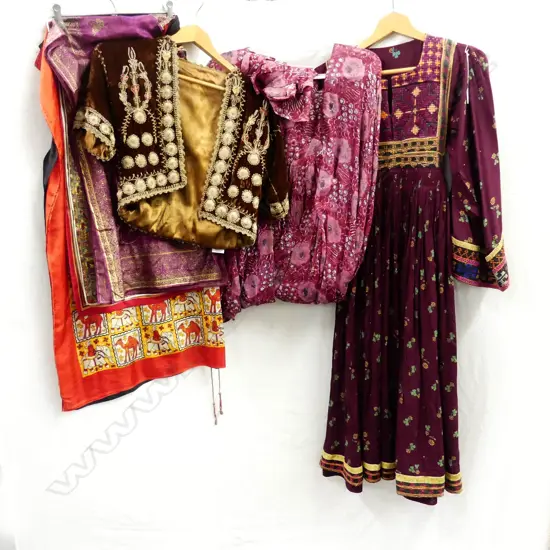 3 BOHEMIAN OUTFITS; 4 SCARVES