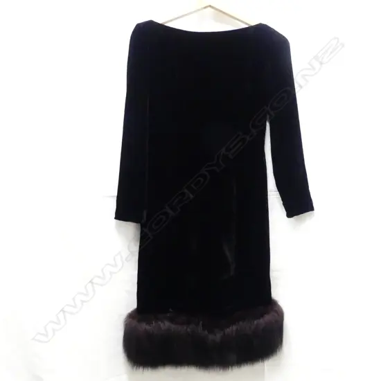 1950 VELVET C/TAIL DRESS FUR TRIM 