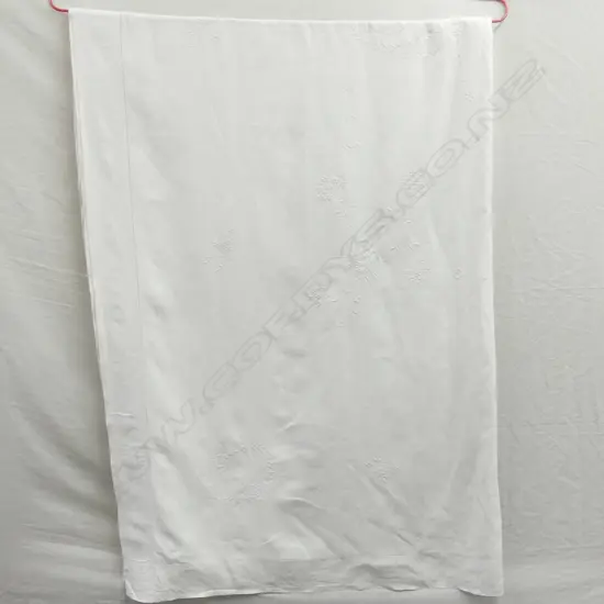 EDW. LINEN RECTANGLE EMB. TABLE CLOTH 