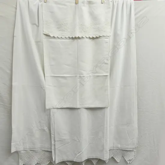 SELECTION OF SINGLE SHEETS/ PILLOW CASES