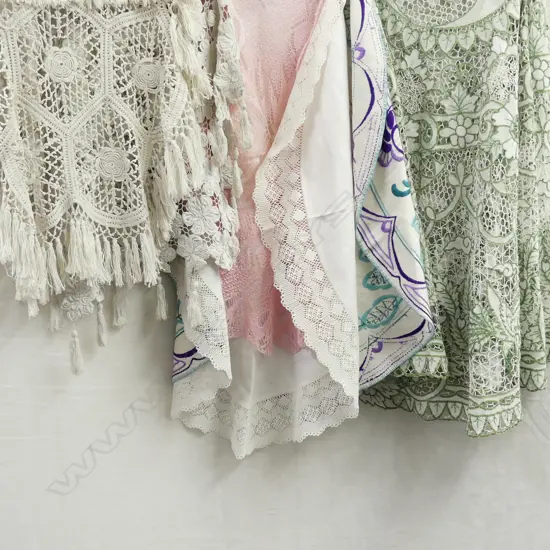 6 CIRCULAR TABLE CLOTHS INTRICATE DETAIL