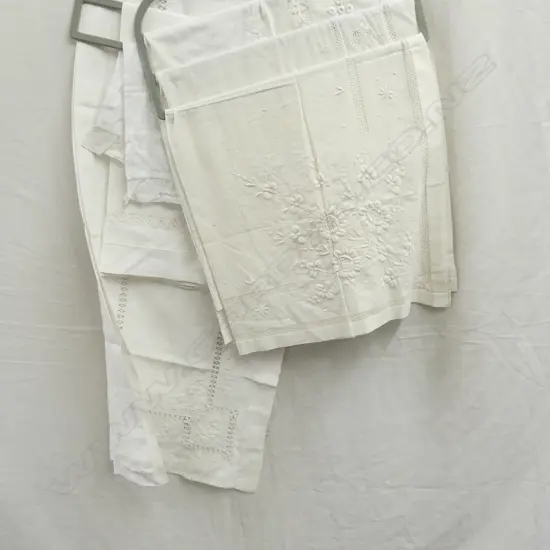 6 LAWN/ LINEN MED. SIZE TABLE CLOTHS