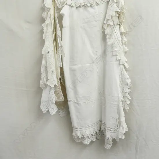 MIXED SELECTION OF TABLE CLOTHS