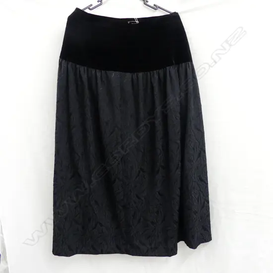 BLACK VELVET AND TAFFETA TYPE SKIRT
