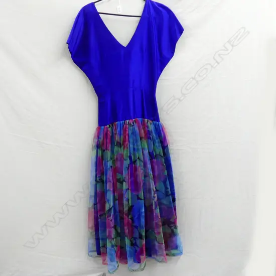 A. WINKELMANN PURE SILK BLUE FLORAL DRESS