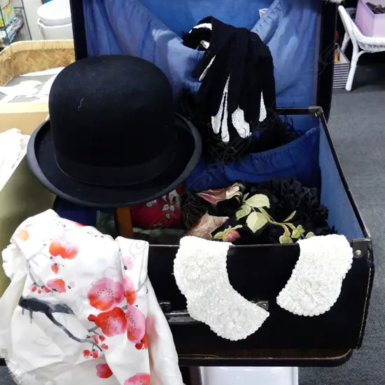 HAT BOX WITH HATS & ACCESSORIES