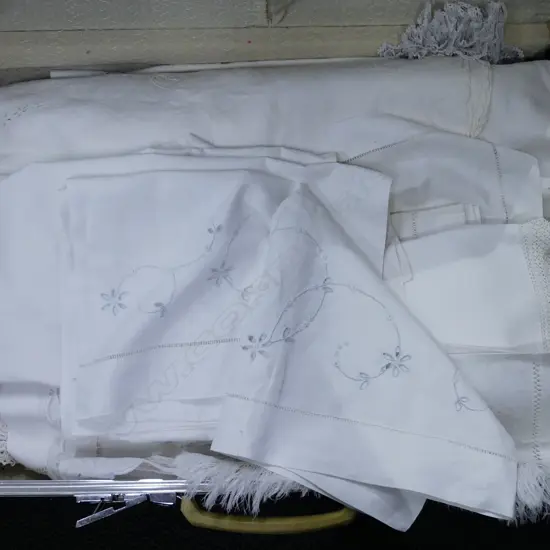 SUIT CASE LOT OF ASSORT. LINEN