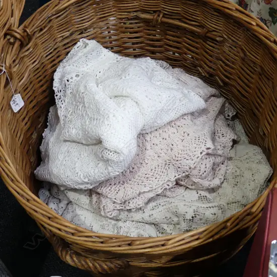 2 BASKET LOTS OF BED SPREADS/ TABLE CLOTHS