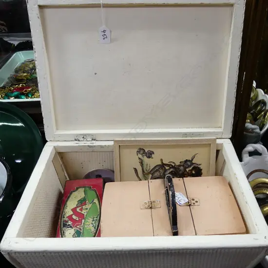 WHITE CANE BOX;PINK WOODEN PEG BOX;ETC 