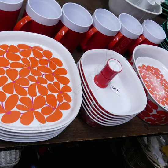 VINTAGE PLASTIC PICNIC SET; IN CANE BOX