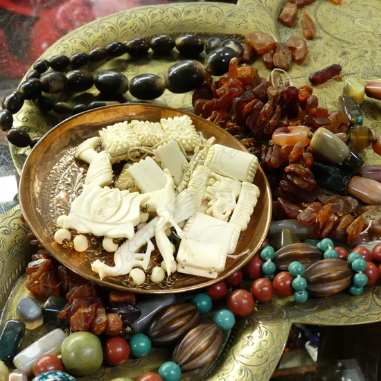 TRAY BEADS; AGATE; AMBER ;BONE ETC. 