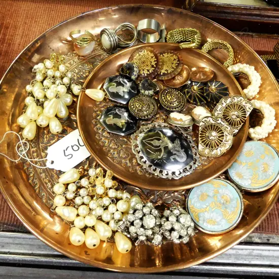 LOVELY SELECTION VINTAGE EARRINGS; BROOCH