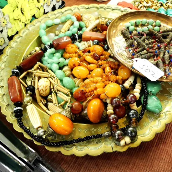 MIXED TRAY OF GEM NECKLACES