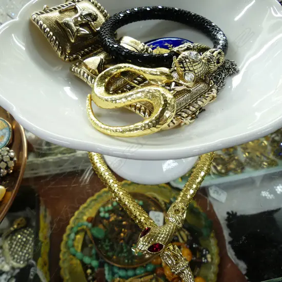 EXOTIC SNAKE JEWELLERY IN DISH