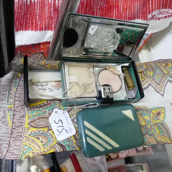 1930 COMPACT; CIG. CASE; SILK HANKY
