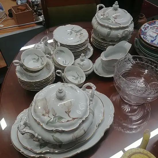 HUTSCHENREUTHER DINNER SERVICE - 'SYLVIA'