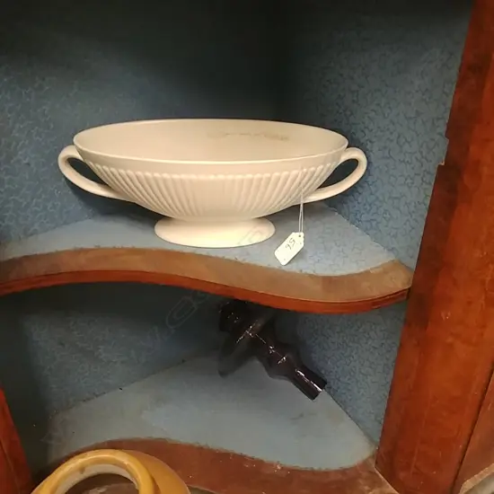 W/W WHITE VASE + GLASS PIECE