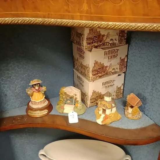 3 BOXED LILLIPUT LANE HOUSES + SML FIG