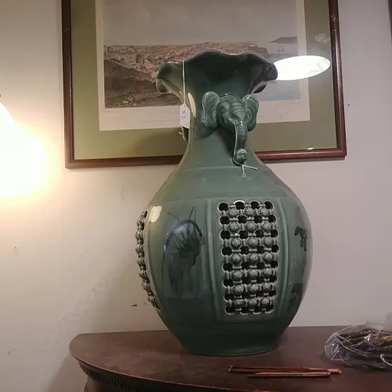 CHINESE CELADON GLAZE VASE 