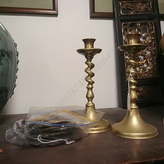 BRASS C/STICKS + ASSRTD. HORSE BRASSES