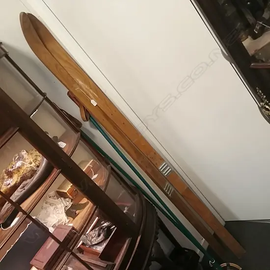 SET OF WOODEN SKIIS+POLES