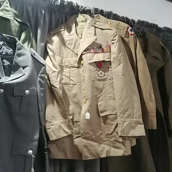 2 AMERICAN MILITARY UNIFORMS