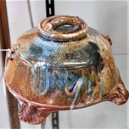 MICHAEL O'DONNELL TARARIKI POTTERY LIDDED WATER VESSEL