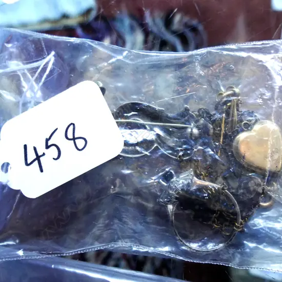 6 VINTAGE JEWELLERY ITEMS; SILVER, MARCASITE..