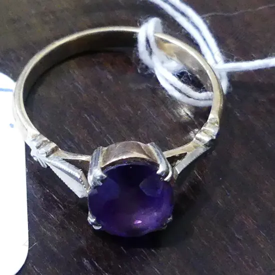 9ct AMETHYST RING 2.33GMS