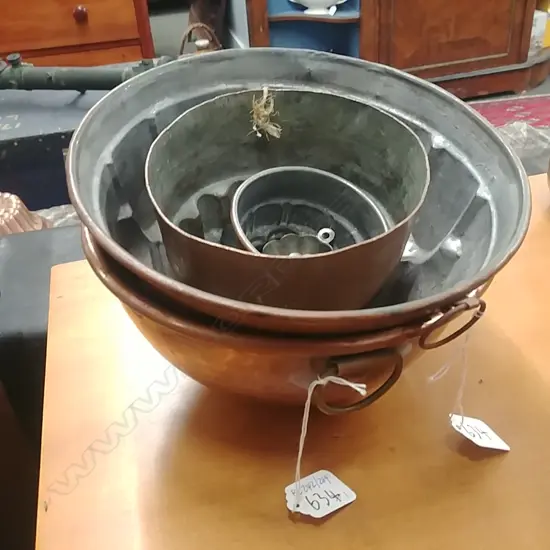 3 COPPER JELLY MOULDS & BOWL