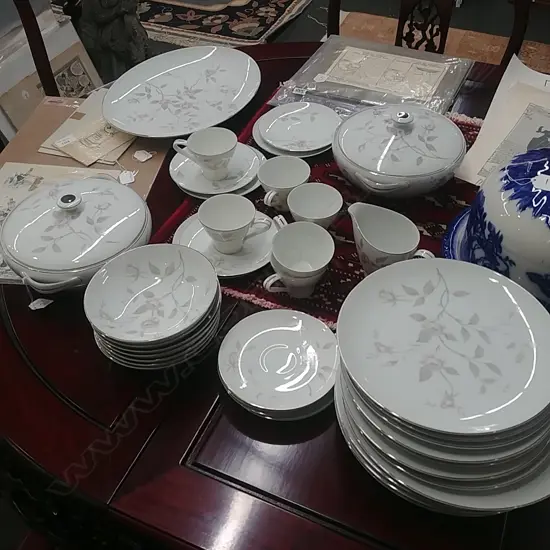 LARGE NARUMI CHINA DINNER SERVICE 