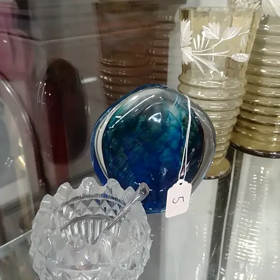 ART GLASS PAPER WEIGHT BLUE SIGNED TOM PAH...