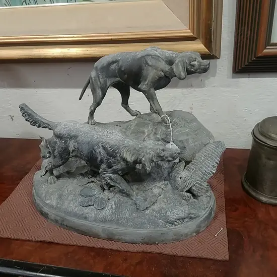 LGE METAL DOGS STAND