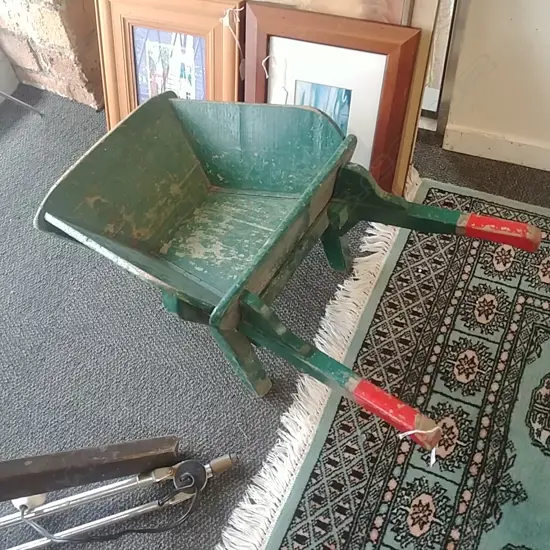 VINTAGE CHILD WHEEL BARROW