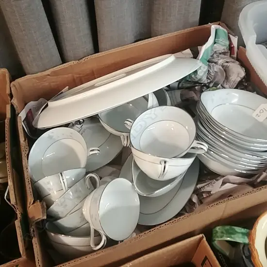 NORITAKE DINNER SERVICE