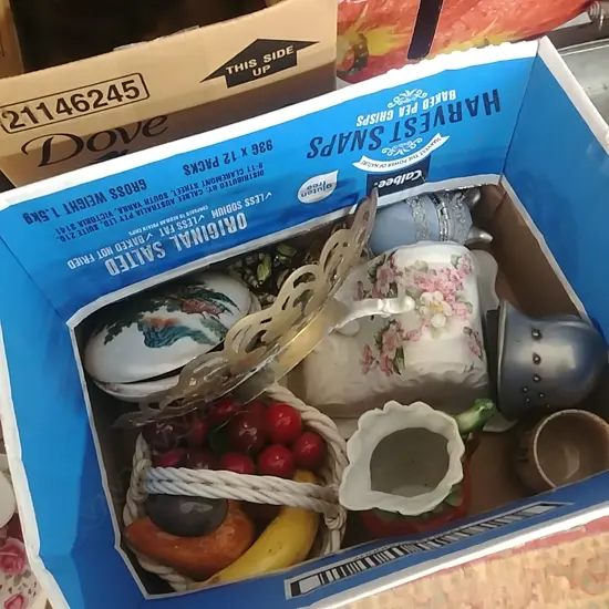 LOT/ORIENTAL CHINA/JUG/NECKLACE ETC 9 PC