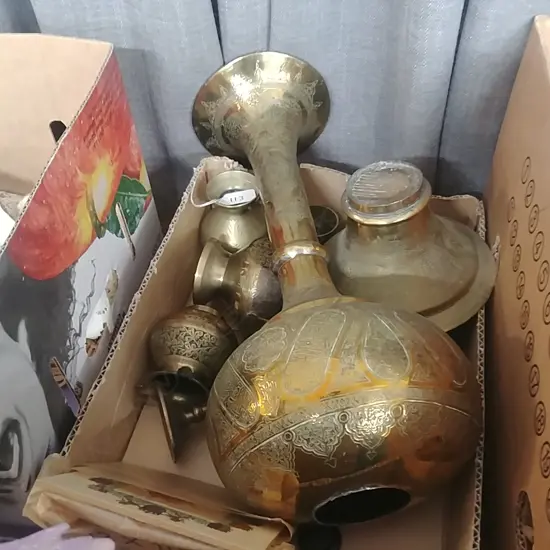 BOX MIXED BRASS ITEMS