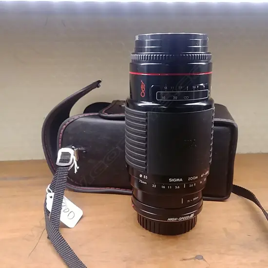 SIGMA 300mm CAMERA LENSE