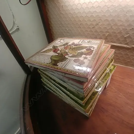 8 ART NOUVEAU TILES: 5 GREEN