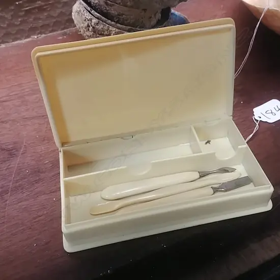 IVORINE CASED MANICURE SET