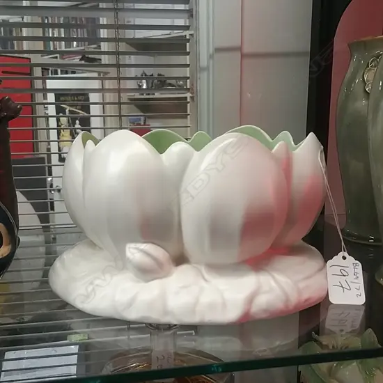 C/CLIFF WHITE TULIP VASE